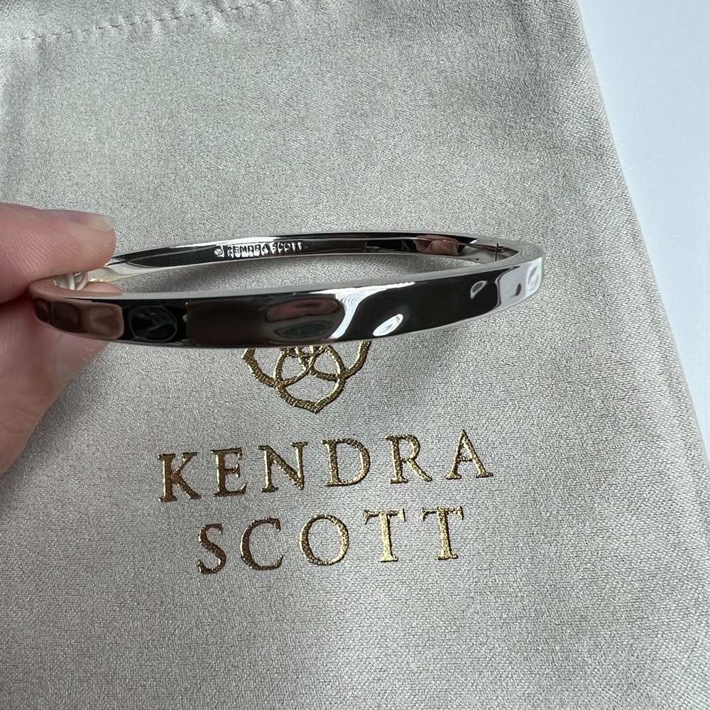 Kendra Scott Zorte bangle in silver s/m